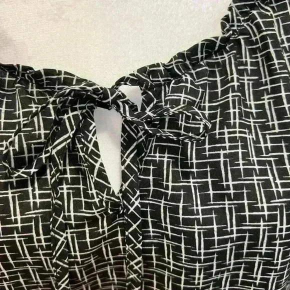 Oversized LOFT blouse size XS black white keyhole tie front batwing sleeve - Picture 4 of 8